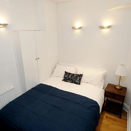 Cozy Retreat By Aresti Hotels London Exterior photo
