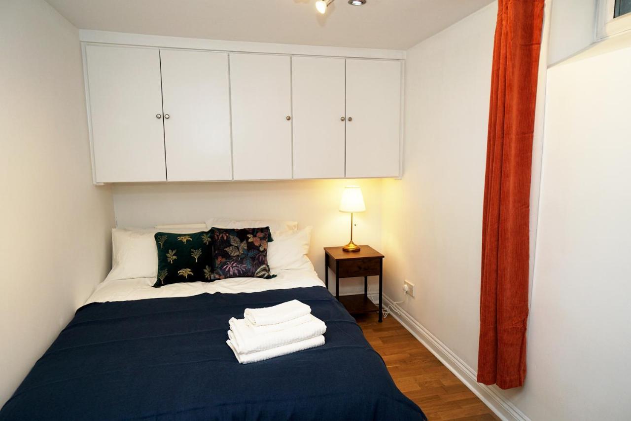 Cozy Retreat By Aresti Hotels London Exterior photo